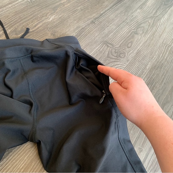 Under Armour Compression HeatGear Cropped Leggings - Picture 5 of 9